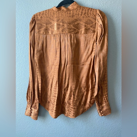 Express buttoned down blouse - Picture 8 of 8